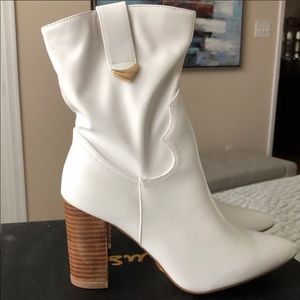 NWB Lulus White Cowgirl Booties